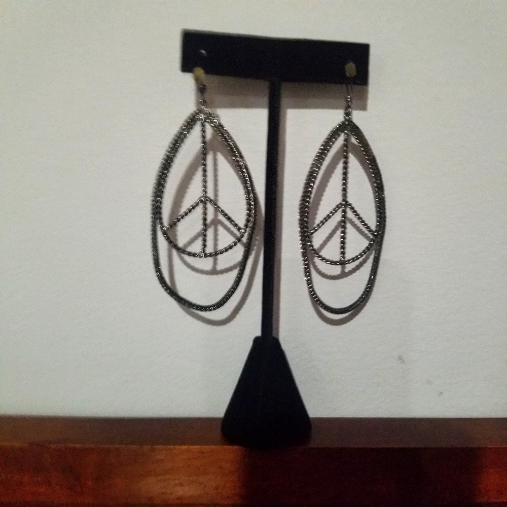 ⚜RACHEL Rachel Roy Peace Earrings in Gunmetal⚜